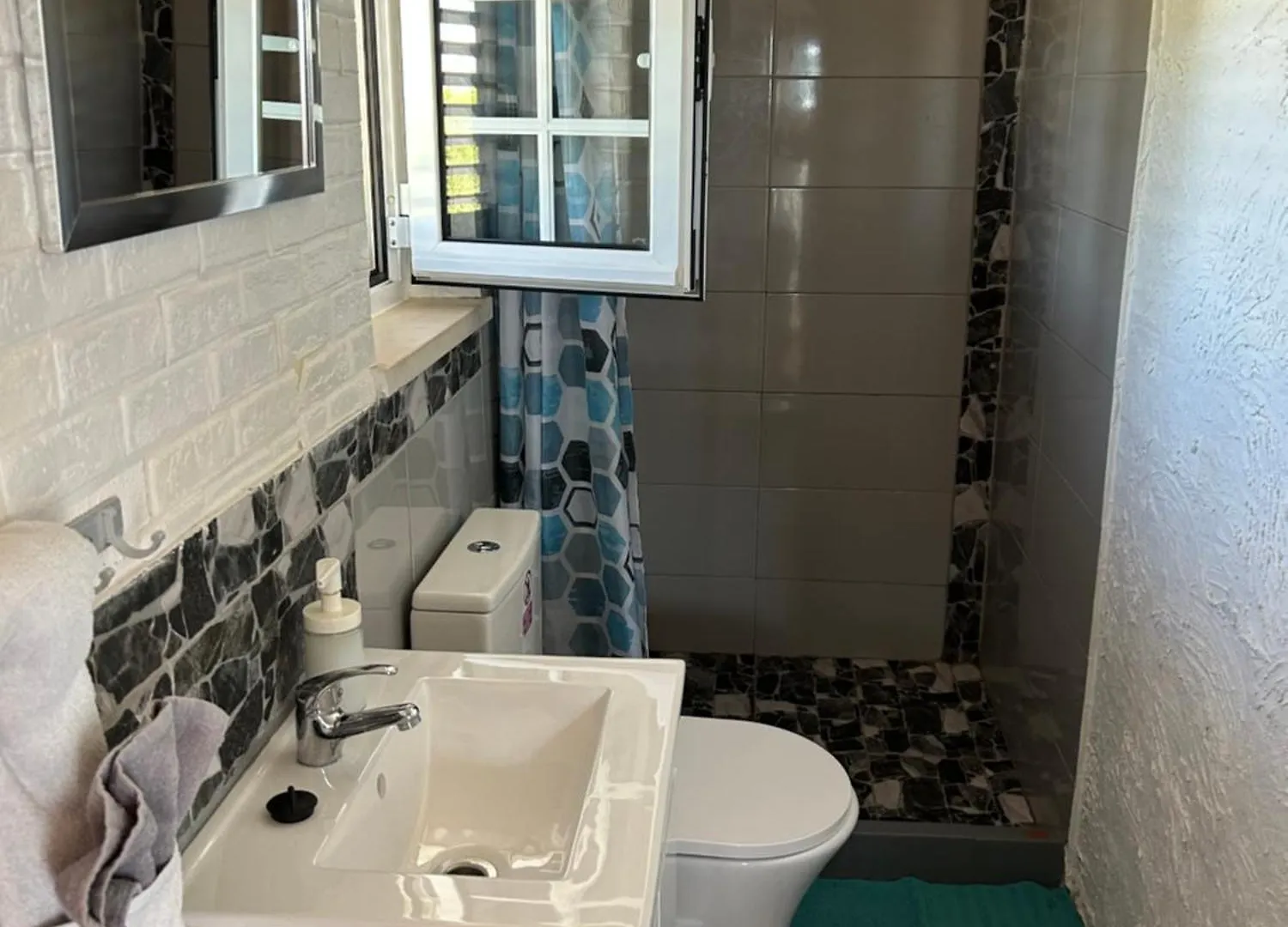 Windy'S Guest House 阿尔热祖尔
